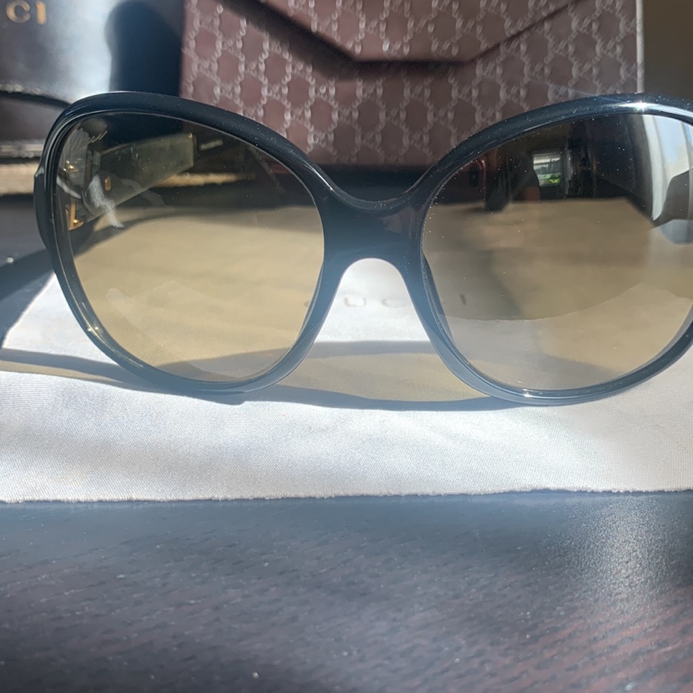 Women’s Gucci sunglasses